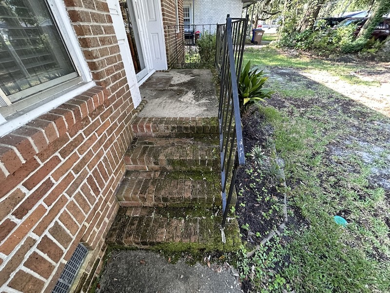 Concrete and Brick Pressure Washing House